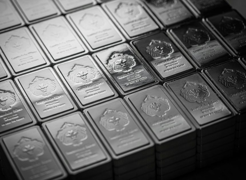 मध्य पूर्व के तनाव से सर्राफा बाजार में उथल-पुथल: सोने-चांदी की कीमतों में भारी उतार-चढ़ाव